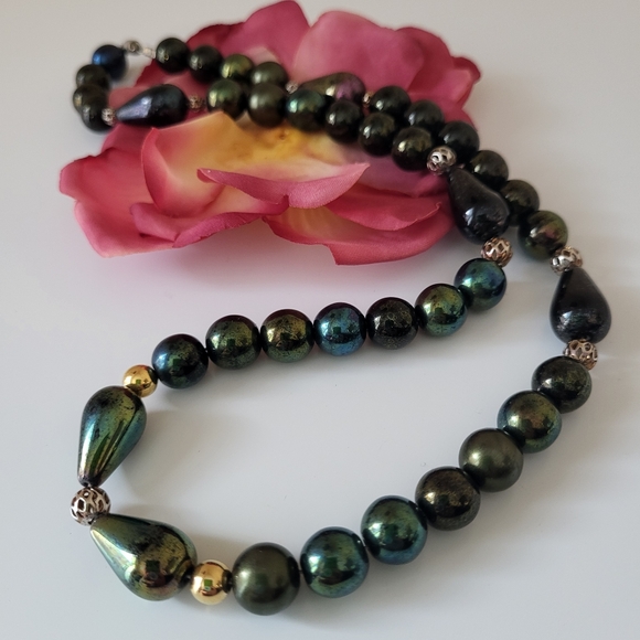 Vintage Iridescent Duochrome Reflect Stone Bead Necklace - Picture 8 of 17